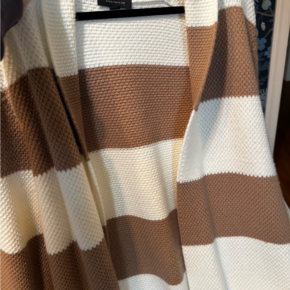 🛍️ Ann Taylor Brown & Cream Striped Duster Cardigan M - Picture 3 of 6